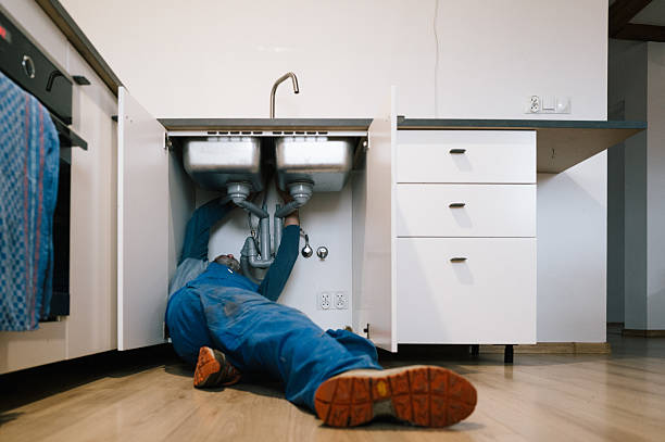 Professional Leak Detection technician working in Detroit, MI